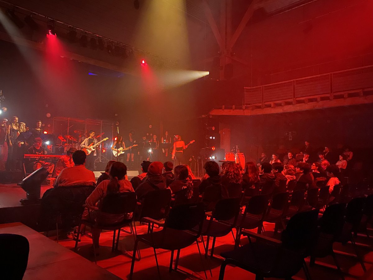Our boarders got a sneak peak of the <a href="/BedalesMusic/">BedalesMusic</a> Rock show last night. Incredible evening! So good to see so many Ex-Dunhurtians on stage
