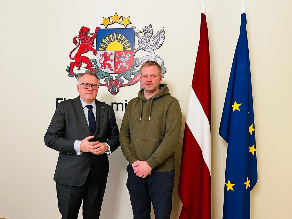 Kad sāk piemeklēt atskaišu panikas lēkmes, nav labāka psihoterapeita, kā valsts pārvalde, kas paprasa kā viņa var palīdzēt un kas būtu jāuzlabo normatīvos, lai šādas panikas lēkmes nerastos nevienam, kurš sniedz atbalstu lielās krīzēs. Paldies <a href="/Finmin/">Finanšu ministrija</a> un <a href="/aseradens/">Arvils Ašeradens</a> !