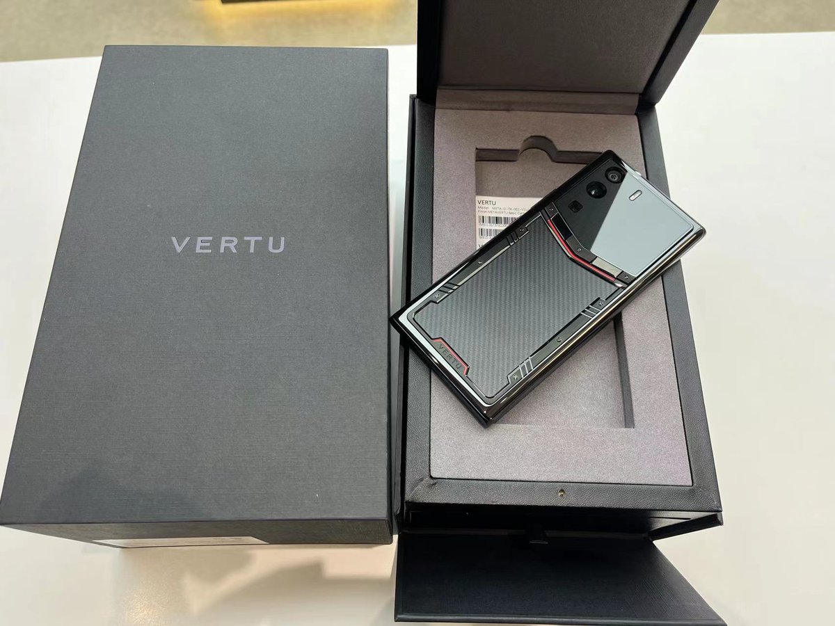 VERTU_Lily's tweet photo. METAVERTU Carbon Fiber
#luxury #luxurylifestyle #phones #luxurybrand #luxuryphone #luxurymobile #worldwide #web3phone #vertu #vertuphone  #england #handmade #METAVERTU #unboxing #calfleather #shappire #web3phone #Bitcoin #nftcommunity #nfts #opensea #blockchain https://t.co/epS6KX5roJ