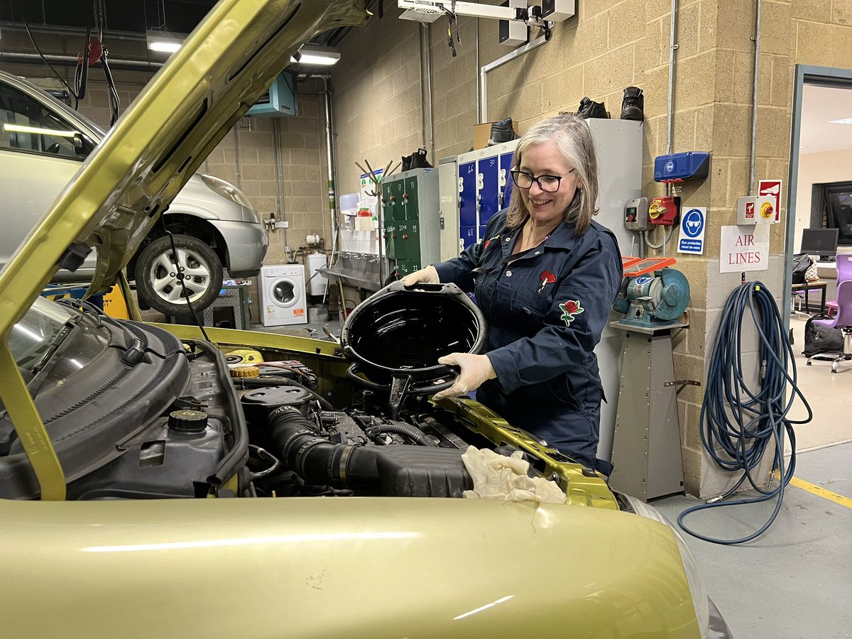 Continuing the theme #adultlearning this week learnt how to bleed the break oil - like dialysis for a car @DrJennyCross,  the engine oil & filter and the air filter  @NewCityCol ❣️love this stuff - #NeverTooOld