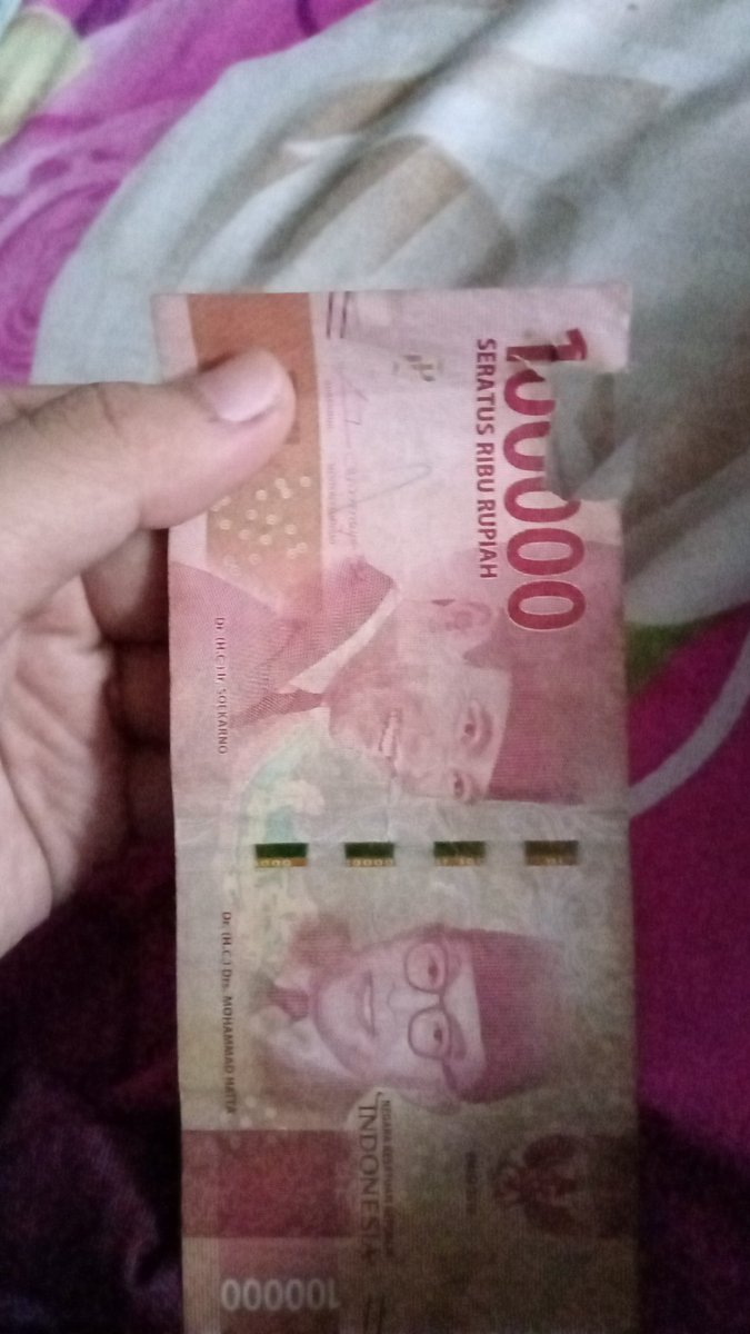 andi_stiobudy's tweet photo. Ngambil uang dari ATM @BANKBRI_ID, saya shock model kek gini masih ada π₯ Saya gak tau semisal orang yang betul betul membutuhkan melihat uang ini keluar dari mesin #ATMBRI π₯ Semoga slogan BRI benar adanya π https://t.co/JZoEzHl2Mw