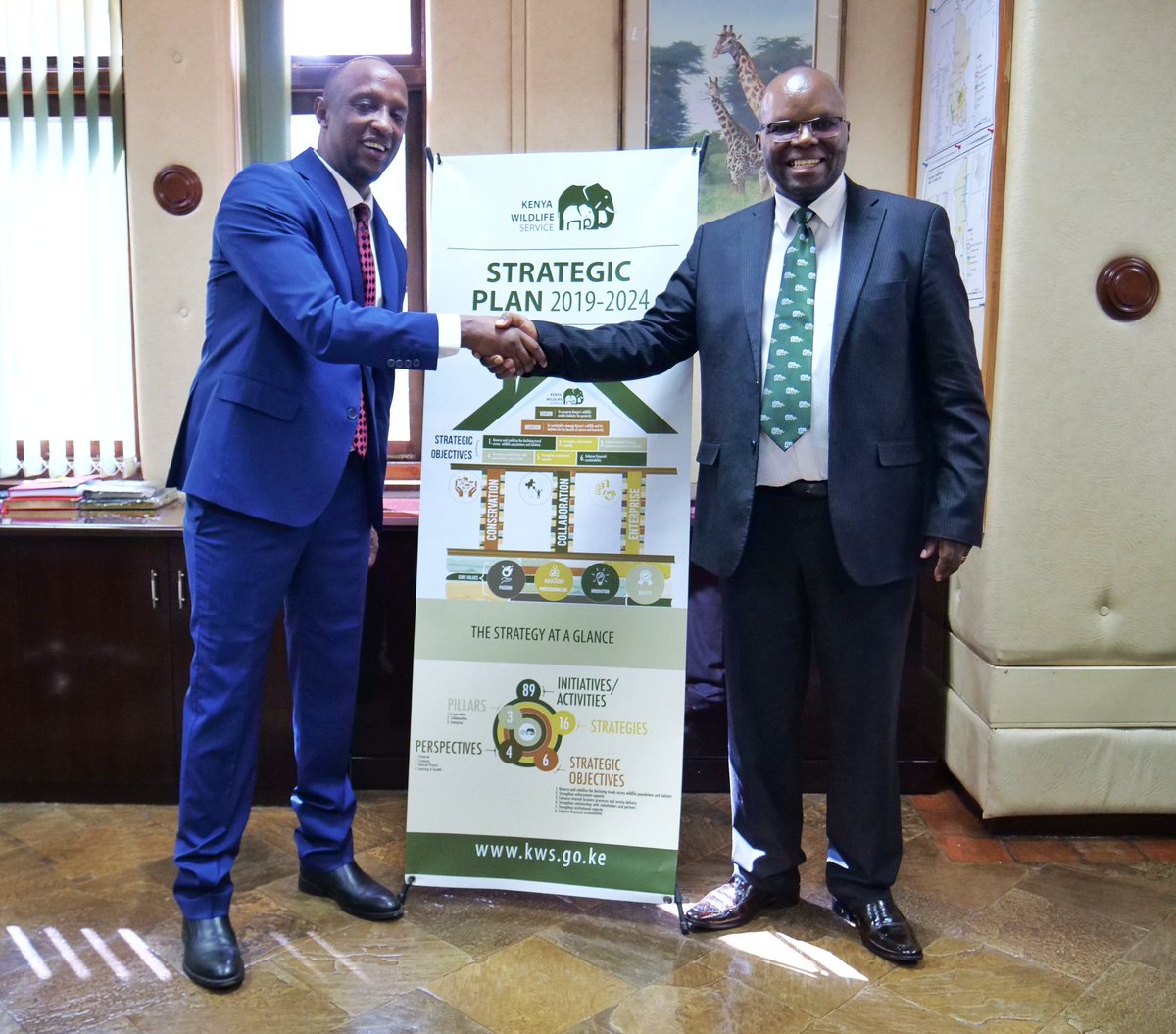 GovGuyo's tweet photo. This morning, I paid a courstey call to Director General Kenya Wildlife Service @ErustusKanga. Our discussions entailed revitalization of Bisanadi National Reserve in Isiolo, as well as the training of county rangers for wildlife protection and conservation..1)
@kwskenya https://t.co/tyDfAKwSvd