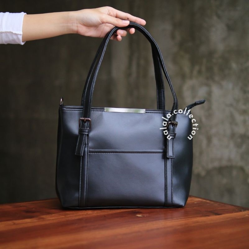 CprcornG's tweet photo. @ohmybeautybank Catrin bag https://t.co/YszwSLItsR