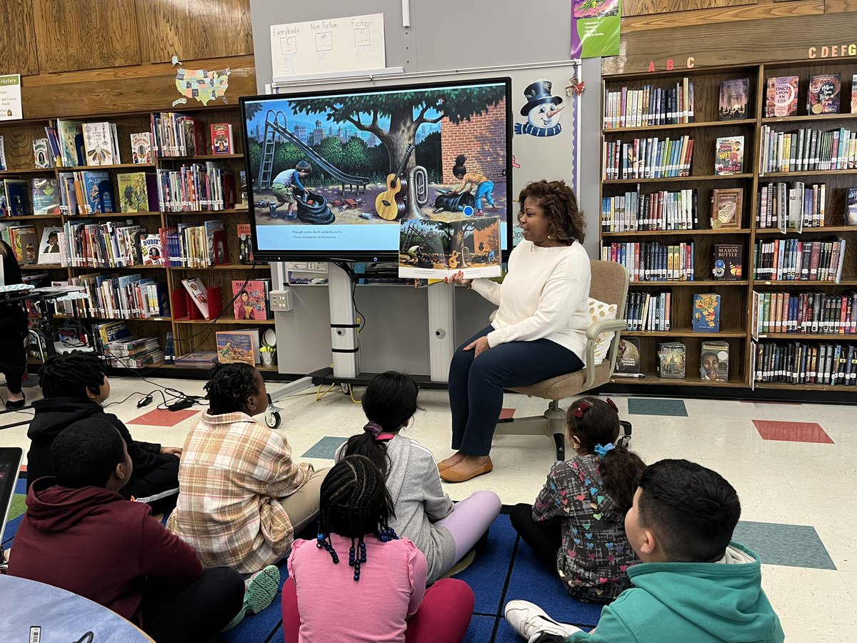 ReisterstownES's tweet photo. Our amazing principal, @cbrinkleybcps, kicks off World Read Aloud Day by reading โChange Sings.โ Her read aloud was in person with one lucky third grade class, but broadcast school wide! ๐๐#WorldReadAloudDay2023 #RESConnected #ChangeSings @TheAmandaGorman @BCPS_ELA https://t.co/ILXEw7j89X