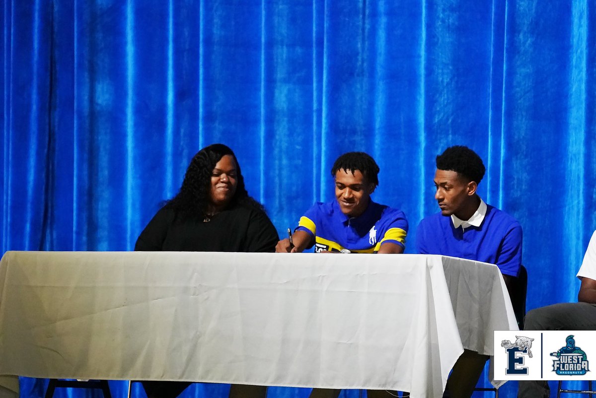 Congratulations to our seniors who signed today to continue their academic and playing careers at the next level! 

Chris Foster - McPherson Bulldogs 

Mykel Johnson - Troy Trojans

Tre Kemmerlin - West Florida Argonauts
