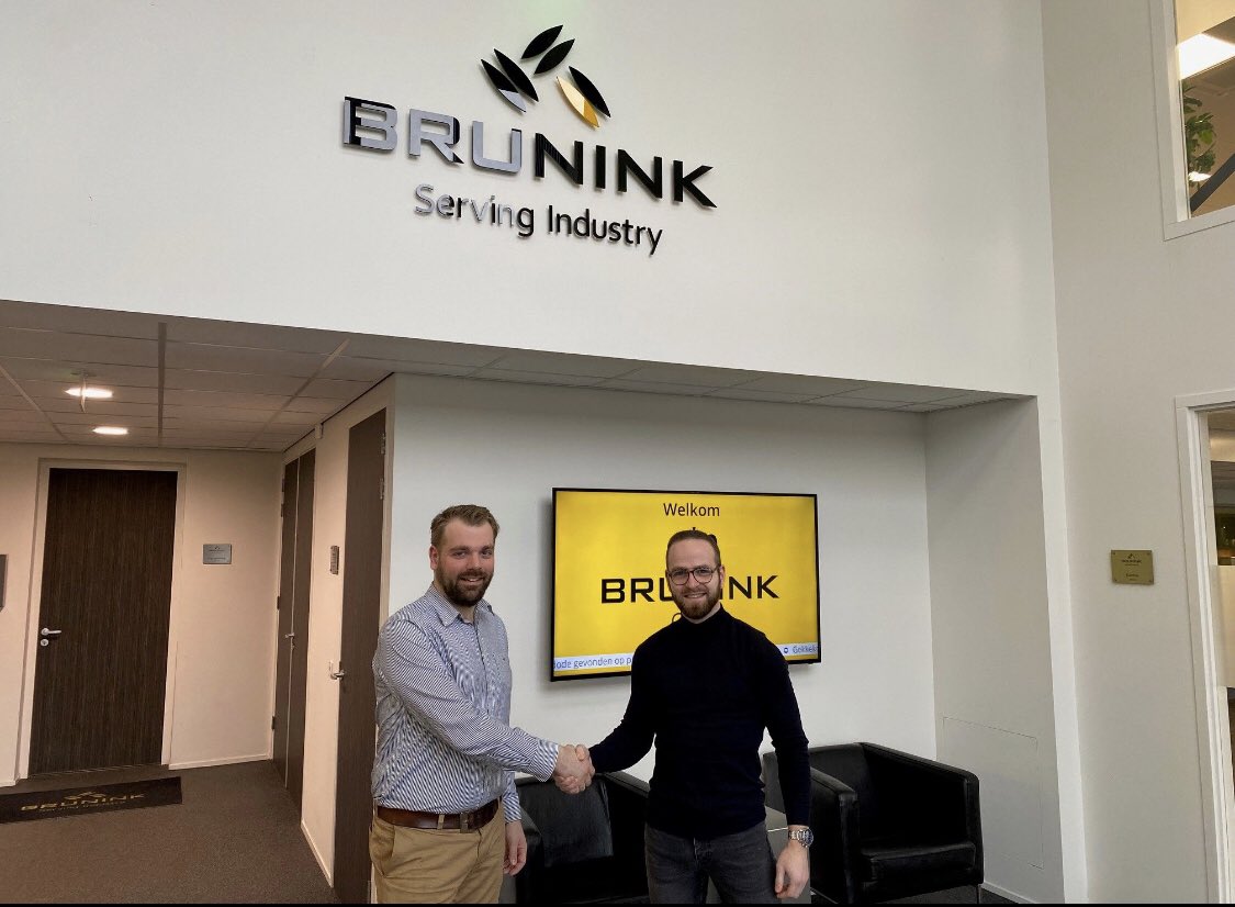 BruninkGroep's tweet photo. Welkom bij de familie Herjan! Deze topper zal per 1 maart 2023 onze afdeling Industriële automatisering gaan versterken als monteur automatisering! Deze vakman zult u dan ook wel in het veld tegenkomen. Veel succes Herjan! #Processtechnologie #Brunink #Automation #Groei https://t.co/0klrdjNin6