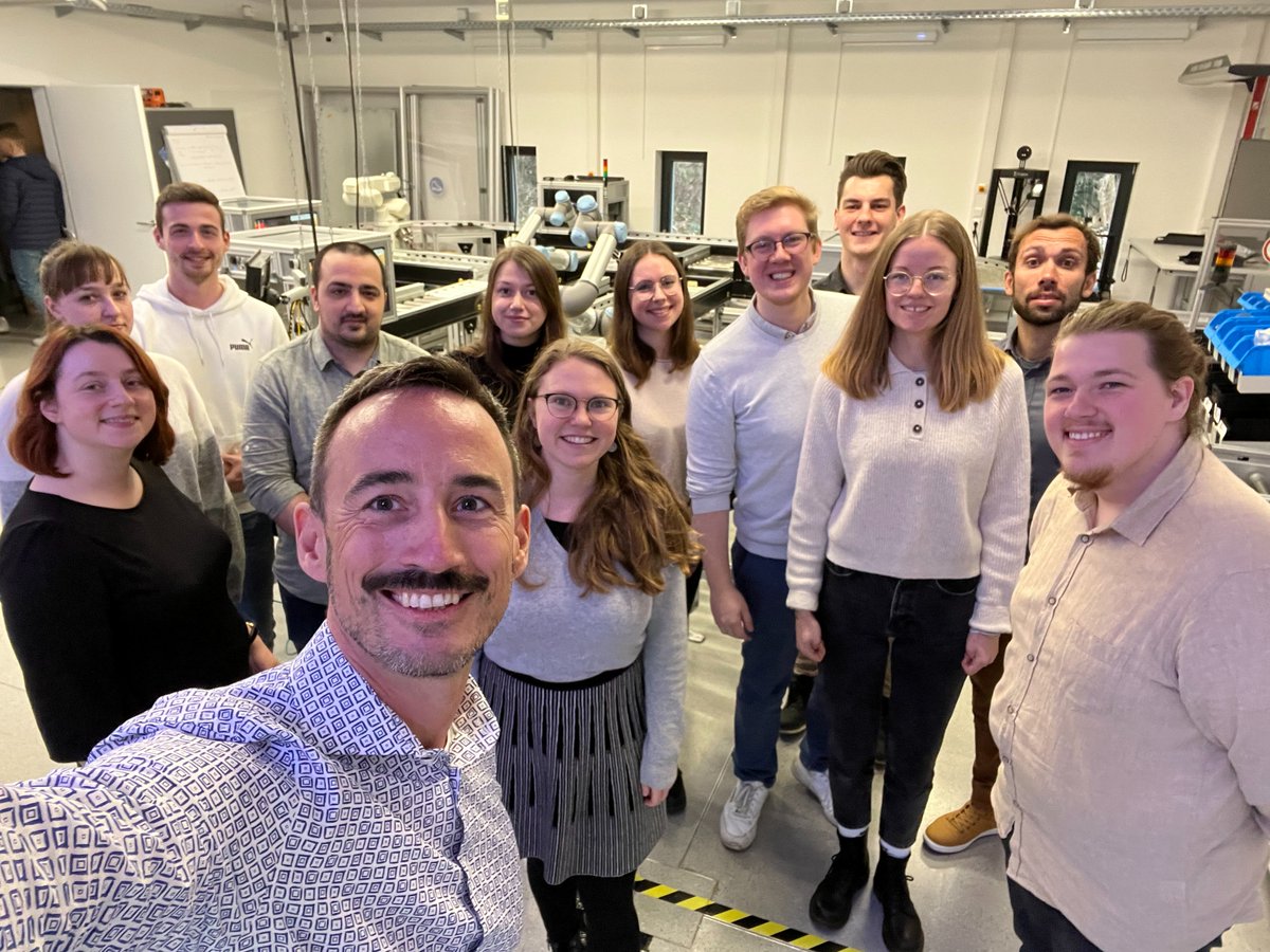 We’ve moved! After 8 enriching years <a href="/unidue/">Uni Duisburg-Essen @unidue.bsky.social</a>, Prof Stieglitz now starts a new chapter in his research journey. As of today, he holds the chair of Business Information Systems and Digital Transformation (<a href="/SAP/">SAP</a>-endowed) <a href="/unipotsdam/">Universität Potsdam</a>. Here’s to a great start!🥂