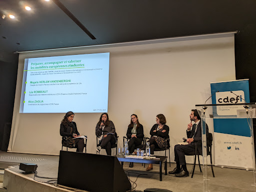 CDEFI (@cdefi) on Twitter photo #ConfStages
Table ronde « Préparer, accompagner et valoriser les mobilités européennes étudiantes »
👉 Témoignages de <a href="/MherlemPro/">Magalie HERLEM Pro</a> (@MEL_Lille), Léa Rombeaut et Alice Zaglia (<a href="/ESNFrance/">Erasmus Student Network France</a>) #ConfStages
Table ronde « Préparer, accompagner et valoriser les mobilités européennes étudiantes »
👉 Témoignages de <a href="/MherlemPro/">Magalie HERLEM Pro</a> (@MEL_Lille), Léa Rombeaut et Alice Zaglia (<a href="/ESNFrance/">Erasmus Student Network France</a>)
