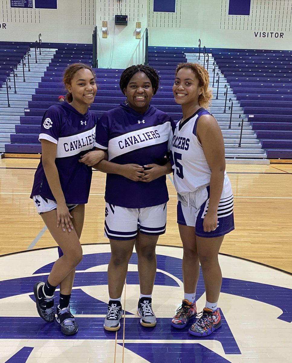 ESASDSOUTHATH's tweet photo. Berlinska celebrated Senior Night with her teammates. https://t.co/zjf81LWdTe