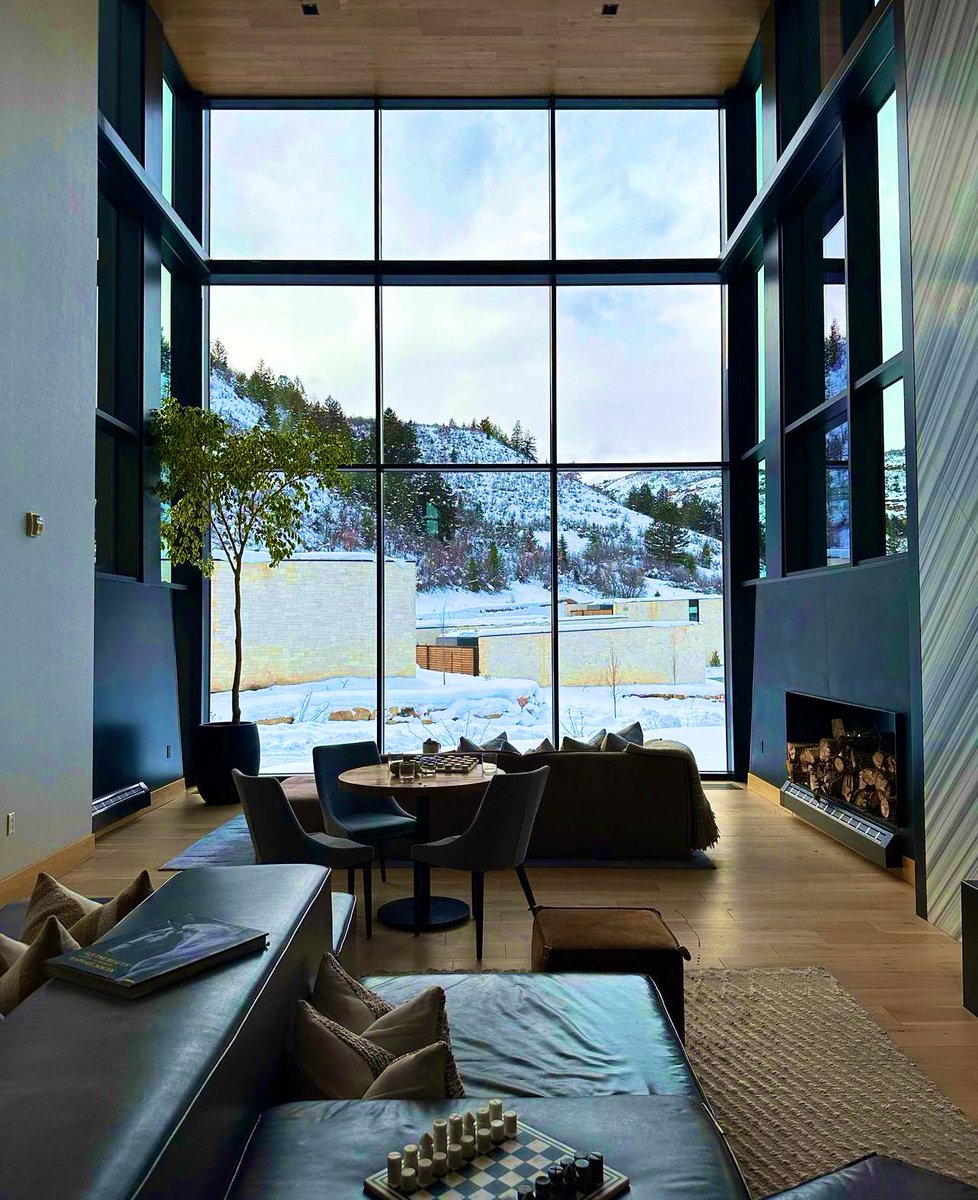 YourSuiteLife's tweet photo. @AUBERGERESORTS definitely a new fav, bring on the fondue and s’mores! #thelodgeatbigsky so excited to be here 🎿🌨️🏔️❄️ https://t.co/hPPPBQi38a