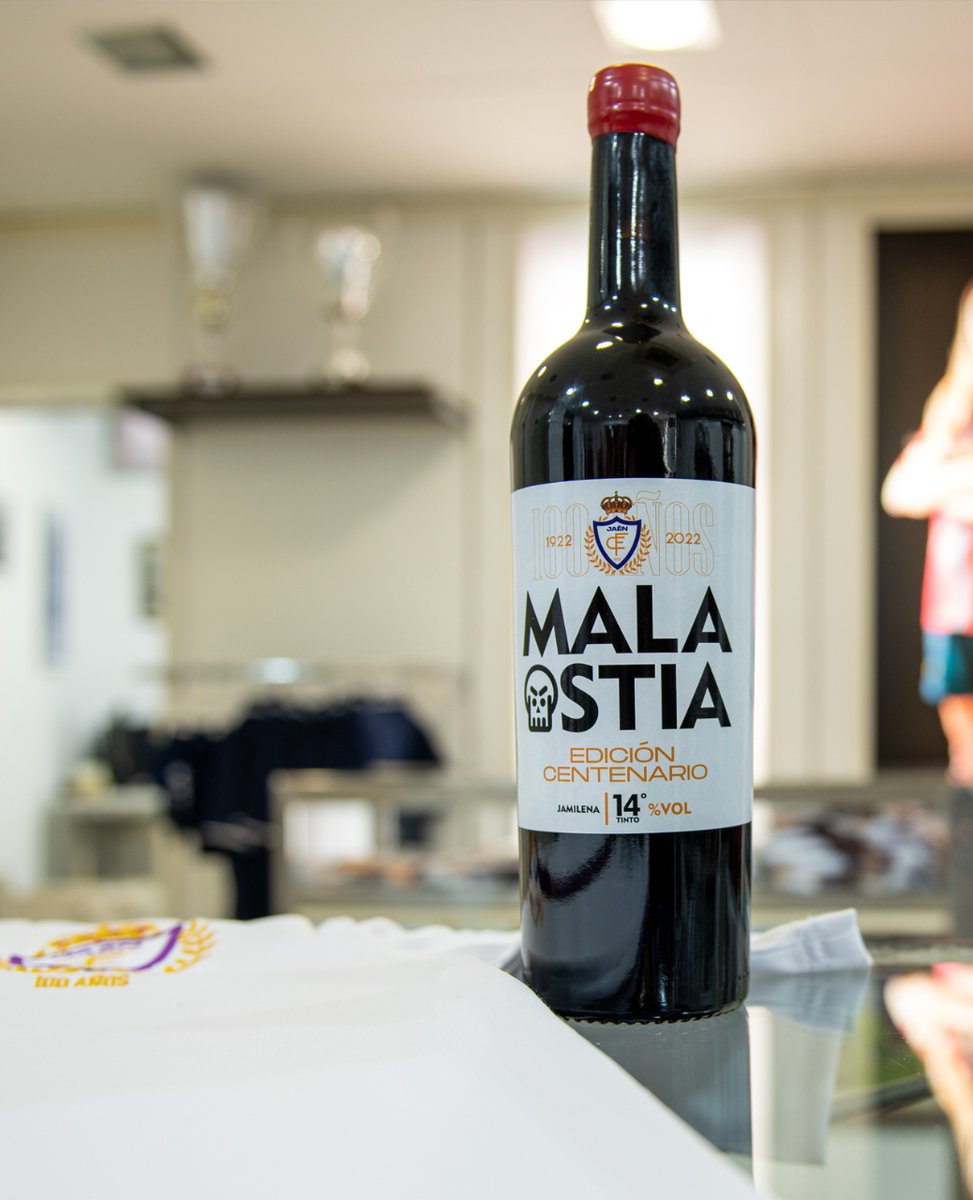 RealJaenCF's tweet photo. ¡UN MARIDAJE CENTENARIO!

Gracias a bodegas Cefrian por apostar por el Real Jaén en este año tan especial. 💯

Un vino único para un año histórico.

De venta en tienda y online en https://t.co/WuFLnAb4pQ 

#UnSigloDeOrgullo https://t.co/296rxXXSu5