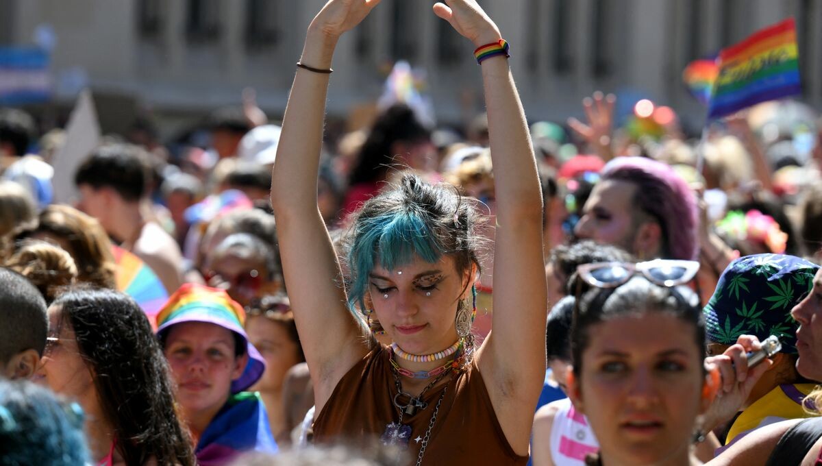 💬 "Woke est le nom d’un fantasme réactionnaire". Derrière les polémiques "anti-woke", un vieux monde intolérant allié à l'extrême droite, s'attaque à la jeunesse et aux minorités, dénonce l'historien des idées François Cusset dans une tribune.
➡️ l.franceculture.fr/V2N