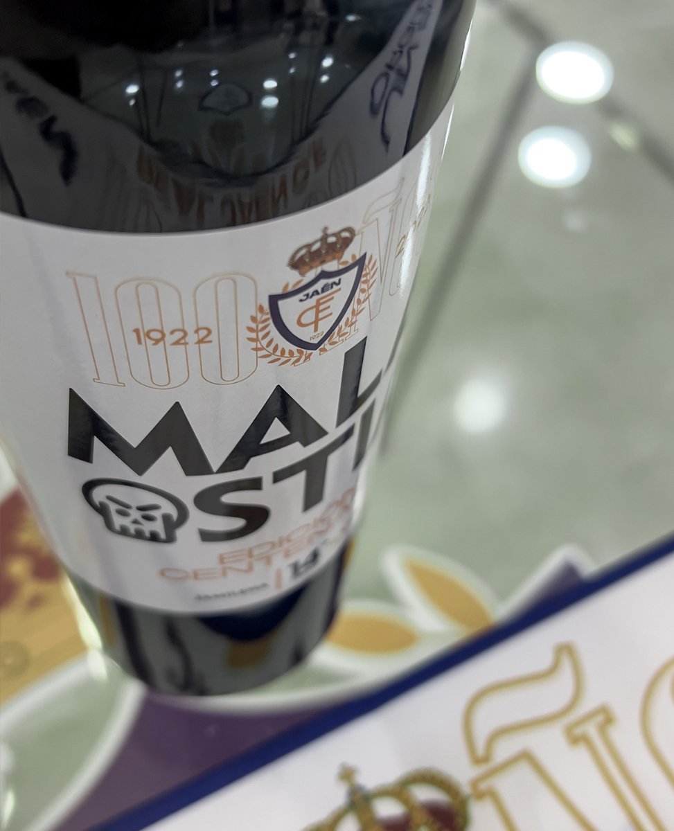 RealJaenCF's tweet photo. ¡UN MARIDAJE CENTENARIO!

Gracias a bodegas Cefrian por apostar por el Real Jaén en este año tan especial. 💯

Un vino único para un año histórico.

De venta en tienda y online en https://t.co/WuFLnAb4pQ 

#UnSigloDeOrgullo https://t.co/296rxXXSu5