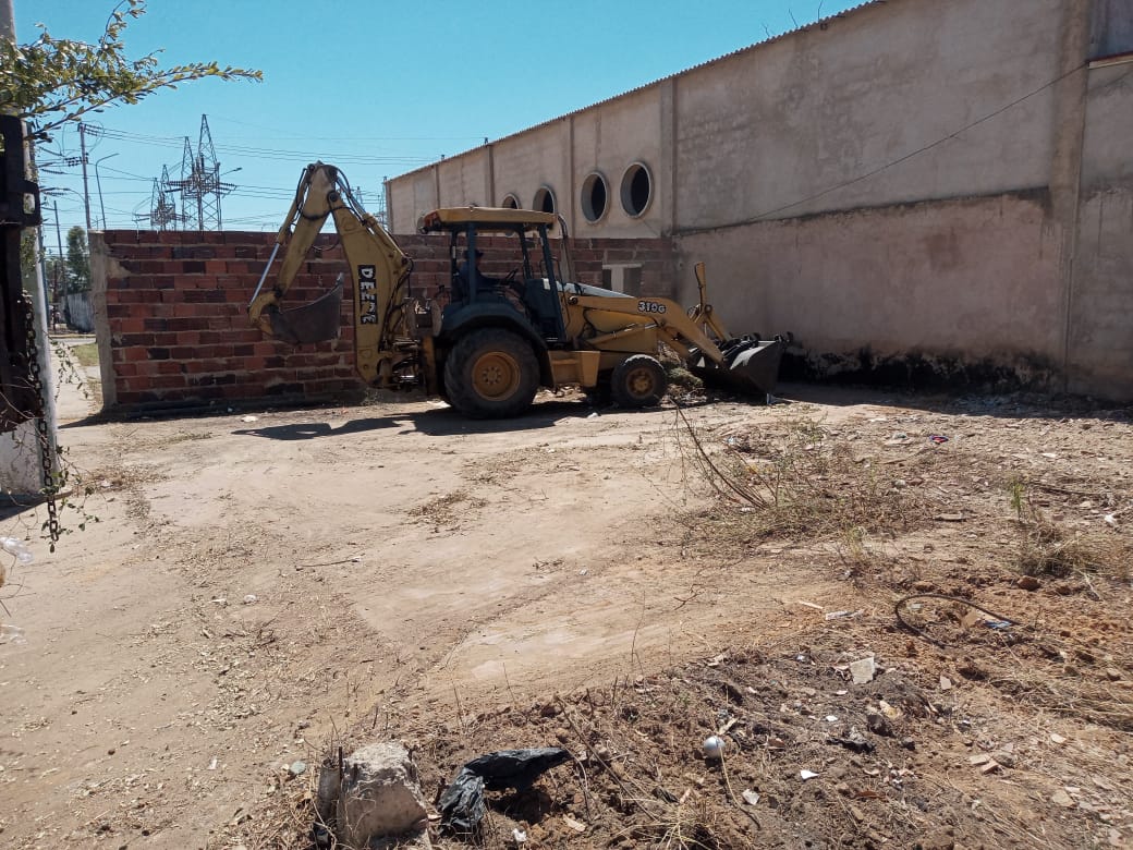 ⛪ El pasado martes #31Ene, el alcalde José Mosquera ejecutó a través de Sedemaul, una jornada de limpieza integral en la iglesia San José Obrero ubicada en la avenida 34, sector Don Ruperto. Esta actividad logró la remoción de 15 toneladas de basura.
@cheolagunillas