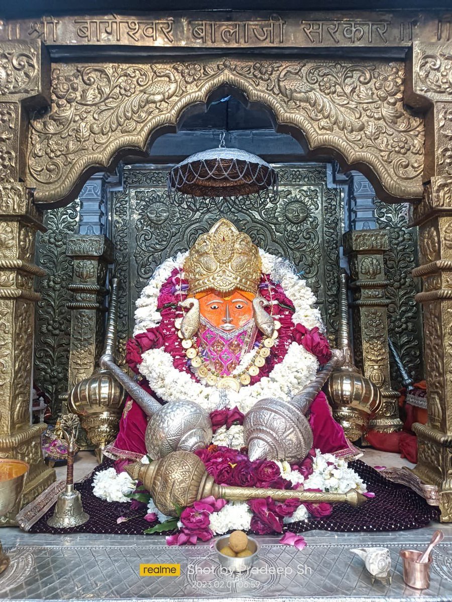 Guru_of_world's tweet photo. जय श्री राम
जय हो @bageshwardham 
संकट कटे मिटे सब पीरा ।
 जो सुमिरै हनुमत बलबीरा ।।
आज के दिव्य दर्शन
#balaji #bageshwardham https://t.co/yqAmANkMvc