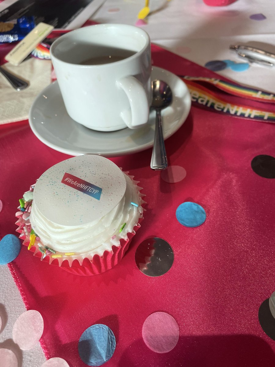 KeeleyCullum's tweet photo. Afternoon tea ☕️🧁 #wearenhftcyp #wearenhft #nhs #thinkfamily https://t.co/6f7Hztp8Vh