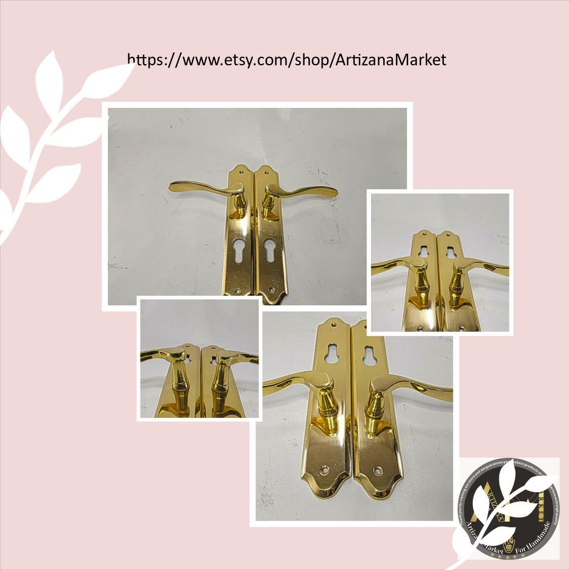 ArtizanaMarket's tweet image. 2 piece shiny brass handle in Antique brass of very high quality.Handle created by morocco designers.handle with long plate,Yale hole etsy.com/listing/140611…
 #DoorKnob #KnobsForDresser