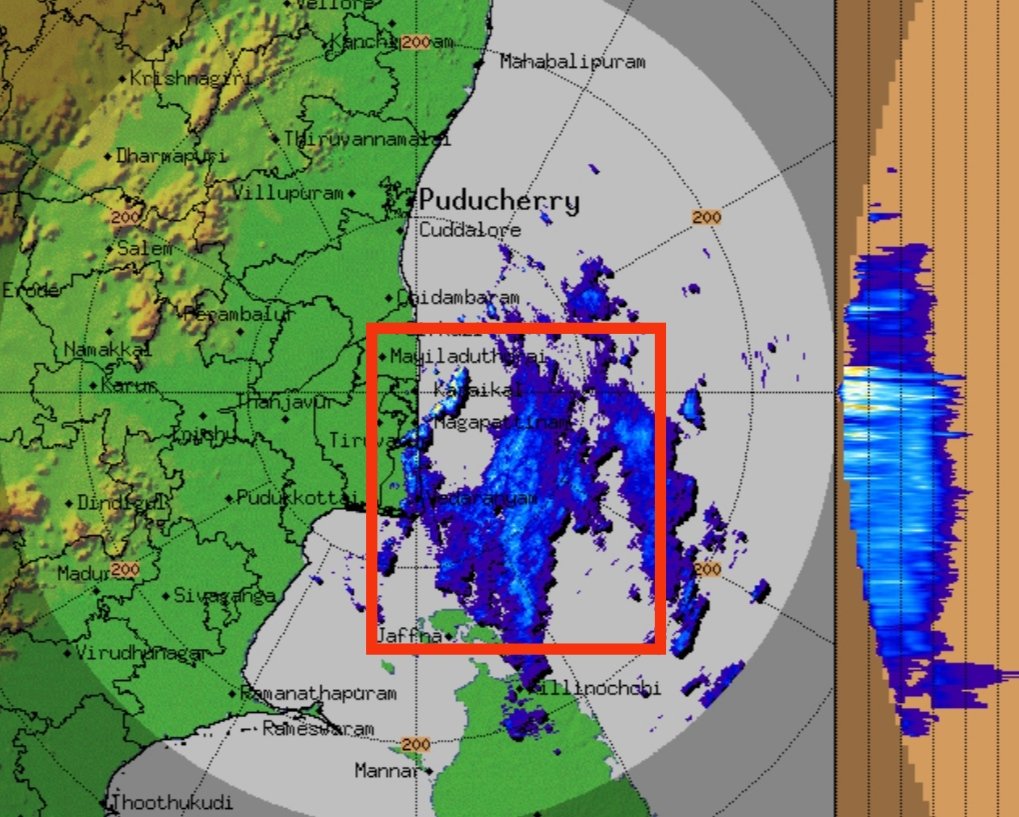 Excellent rain bands off #TamilNadu coasts. It pouring moderate to heavily in #kariakal - #vedaranyam belt. Rainy night ahead for cuddalore- nagapattinam belt. #southtamilnadu rains to pick up once the system moves Westwards. 

#Chennai #TamilNadu #unseasonalrains #delta