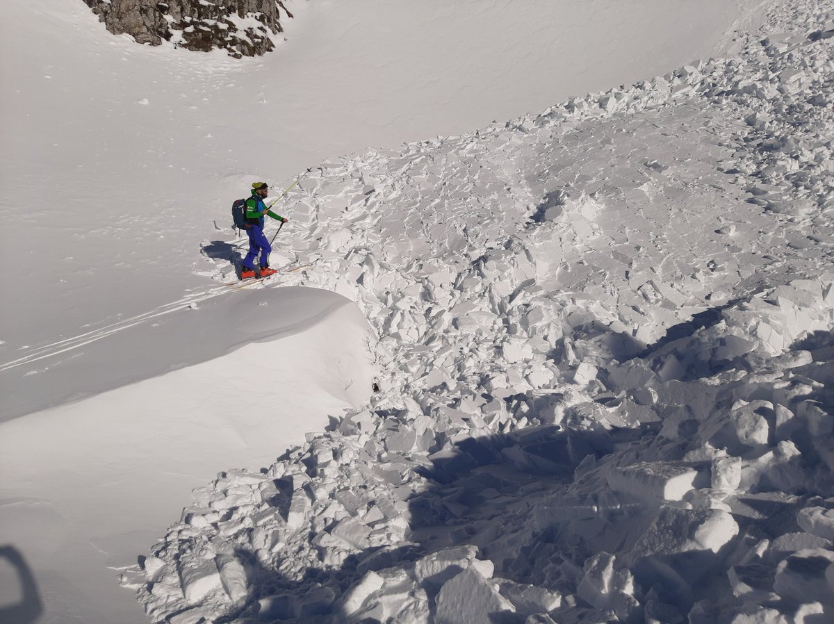 ProtCivReg_FVG's tweet photo. 🎯Focus Bollettino neve e valanghe @regioneFVGit. 
Pubblicato il bollettino odierno di pericolo neve e valanghe valevole fino al prossimo aggiornamento di venerdì #3febbraio 2023.
Bollettino completo sul nostro sito 📌 https://t.co/IidrXLGL8s https://t.co/woi0vwUklx