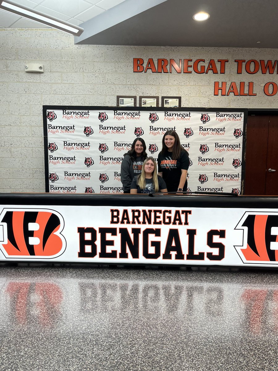 Congratulations to Camryn White for continuing her academic and field hockey career next year at Drew University! Can’t wait to follow all of your success at the next level 🐯🏑🧡