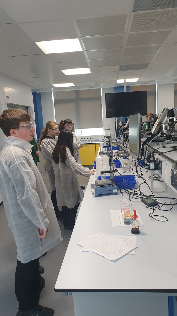 pentrescience's tweet photo. Thank you @SwanseaUni. Our triple pupils thoroughly enjoyed the experience. Pupils learned about titrations and how to make acetylsalicylic acid which is an A level practical. Ardderchog! https://t.co/Qv1iRdRbjH