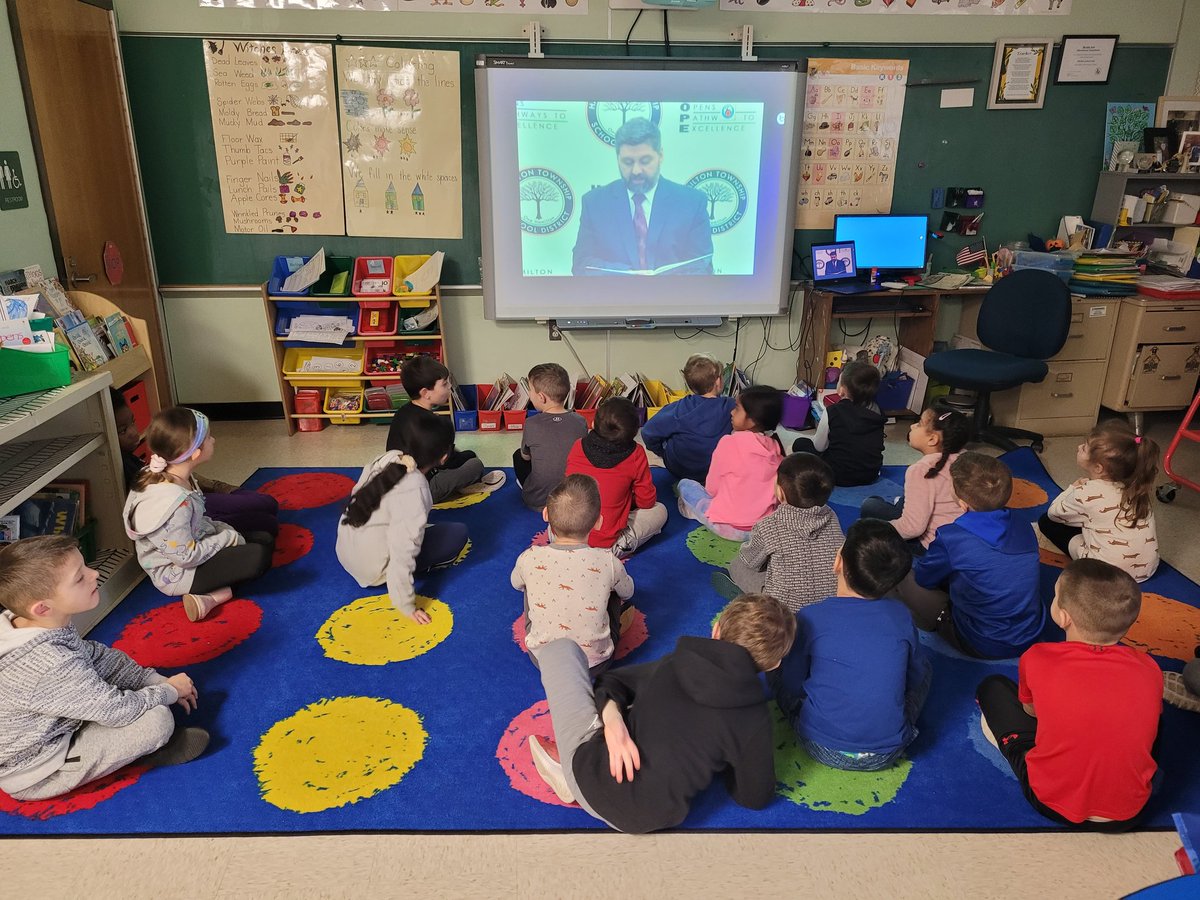 Enjoying 'A Fine,Fine School' with Dr. Rocco on World Read Aloud day @HTSD_Alexander #htsdpride