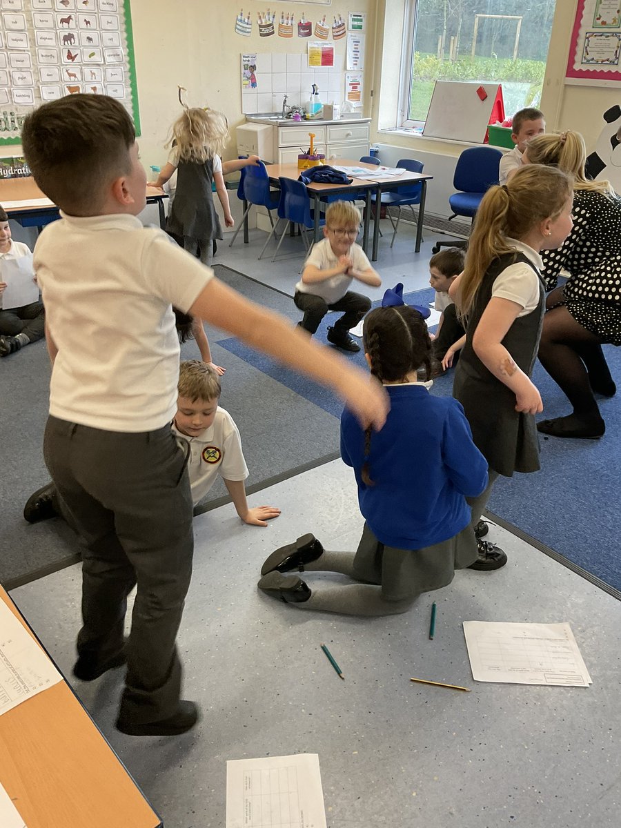 StPPPrimaryY2's tweet image. An experiment on exercise in today’s Science lesson with @misstayteach. We loved looking at how different exercises  affect our heart rate ❤️ #exercisematters #year2keepingfit