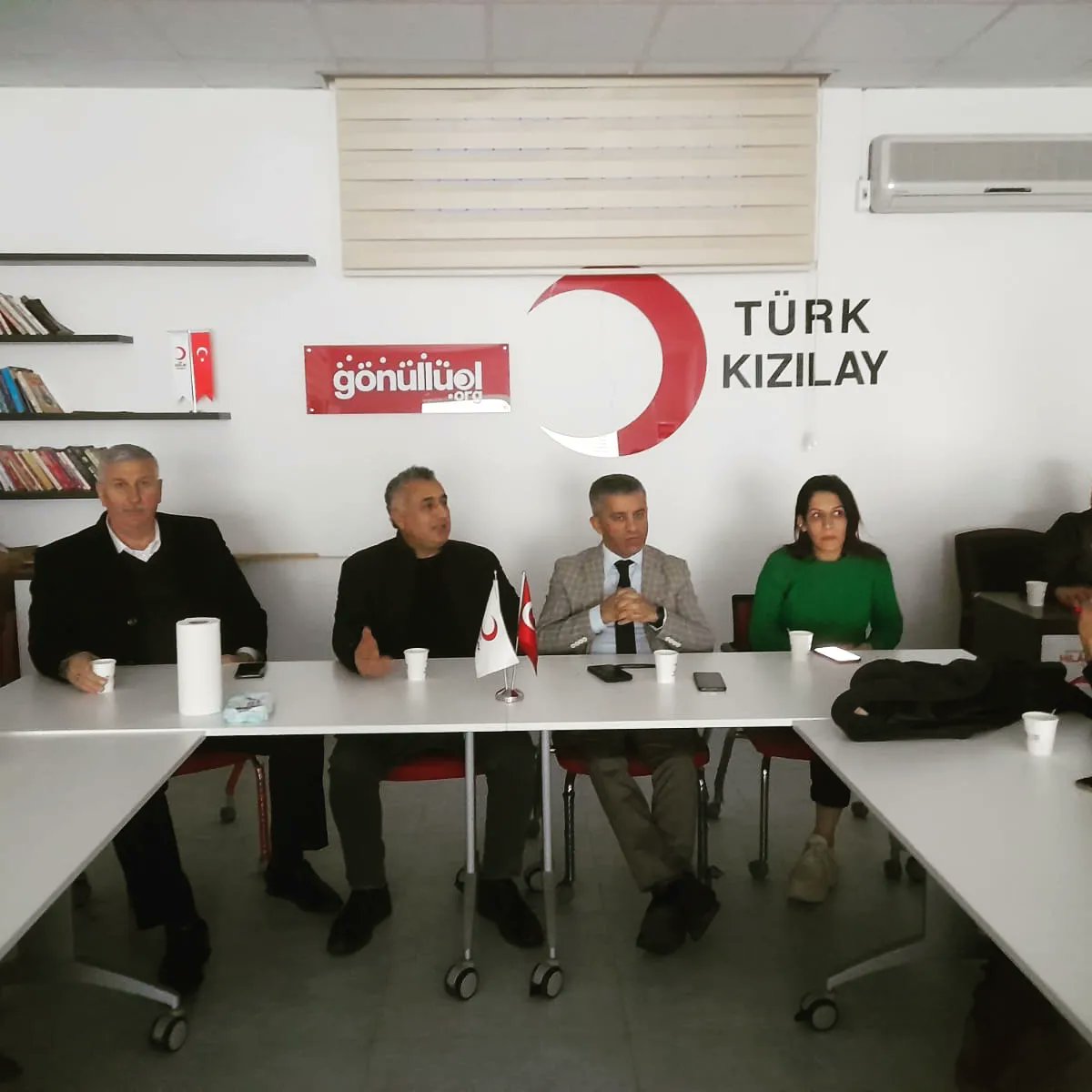 kizilaykadinck's tweet photo. Paralimpik oyunlarımızın istişare toplantısının 2.sini şubemizde, Çukurova başkanımız Sn Yıldıray Özbek, Kadın Birimi Başkanımız Sn Ela Demirkol, Yüreğir Şube Başkanımız Sn Asım Gül, Akdeniz Bölge Koordinatörümüz Sn Nuri Karslıoğlu'nun katılımlarıyla gerçekleştirdik. https://t.co/KQBh6LLGMx