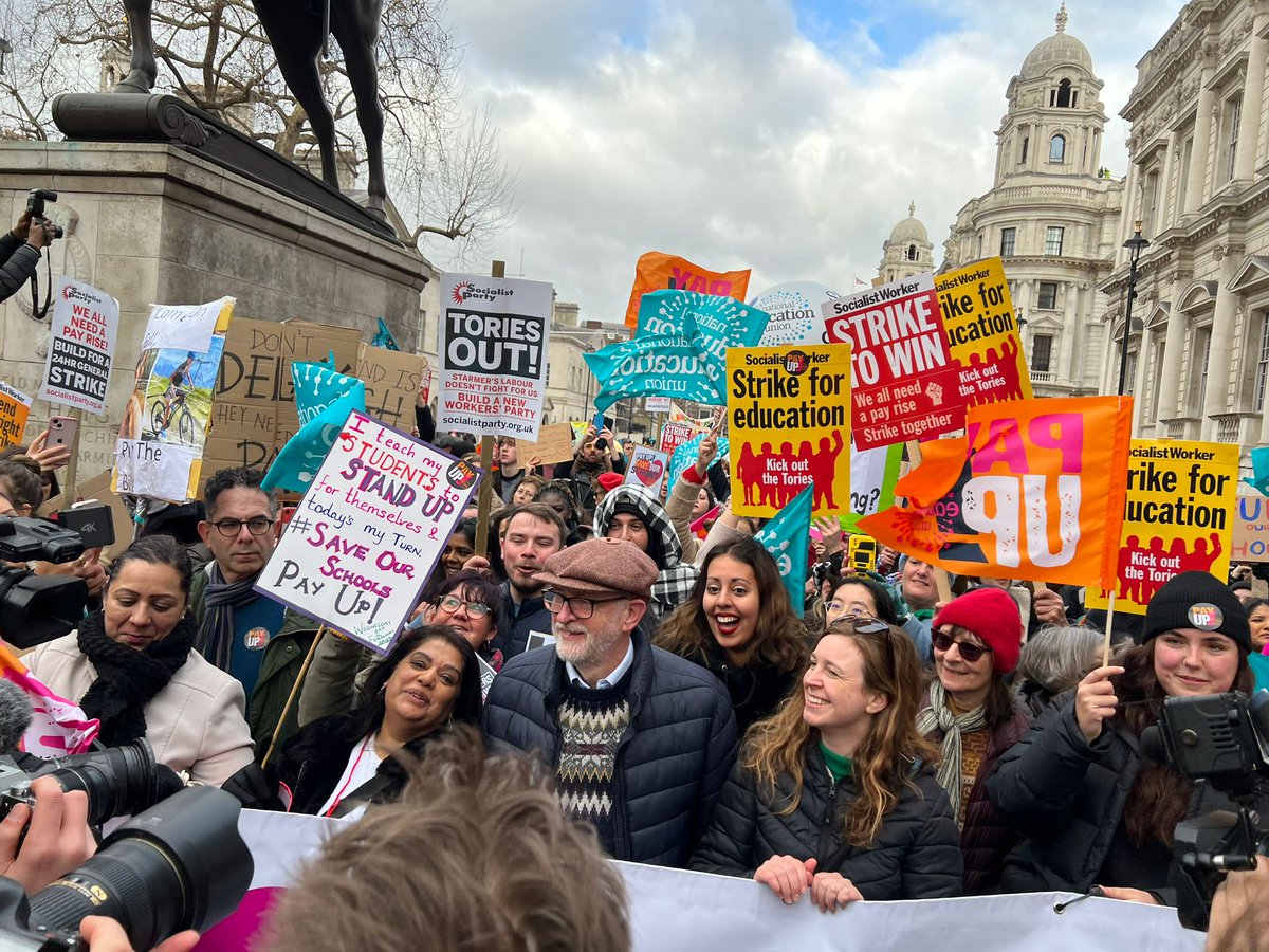 FromSteveHowell's tweet image. Jeremy Corbyn knows whose side he&apos;s on. #ForTheManyNotTheFew  #EnoughIsEnough