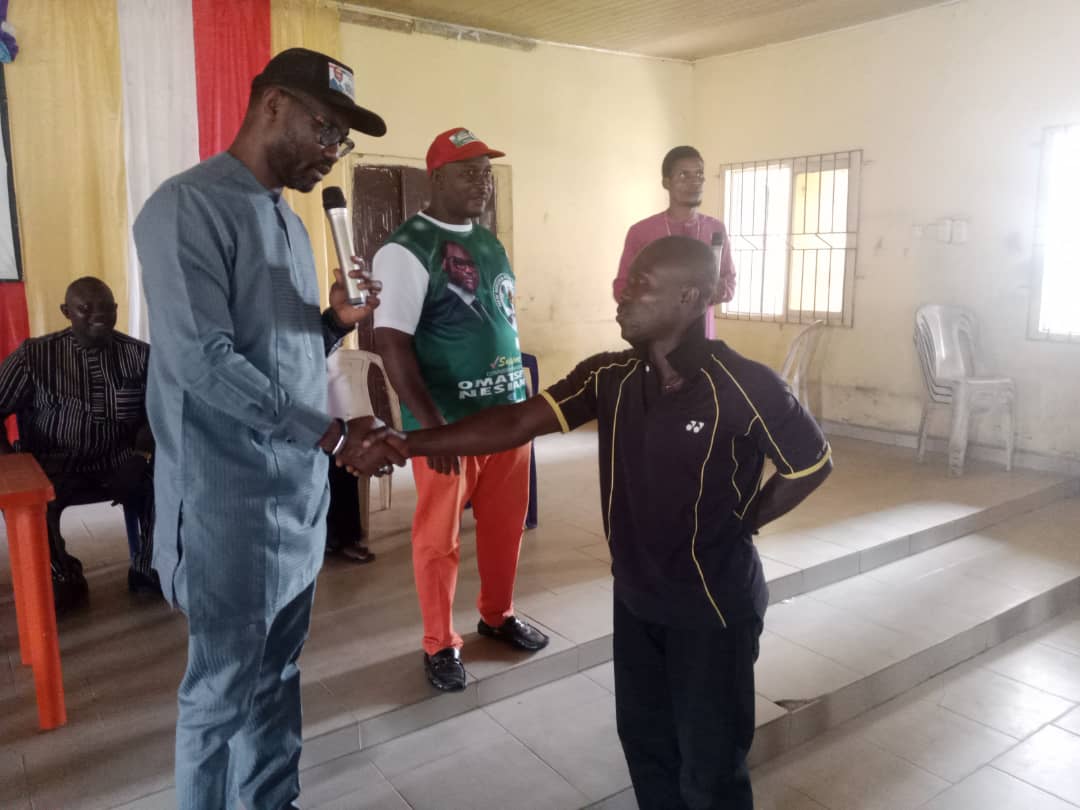 commodoreofhope's tweet photo. Commodore of Hope's Town Hall meeting at Agoloma, Patani LGA in Delta South Senatorial District.
#commodorenesiamaomatseye
#commodoreofhope
#feb25thsenateelections
#deltasouthsenatorialdistrict
#goodrepresentation
#itispossible https://t.co/HZiI9o3gcz