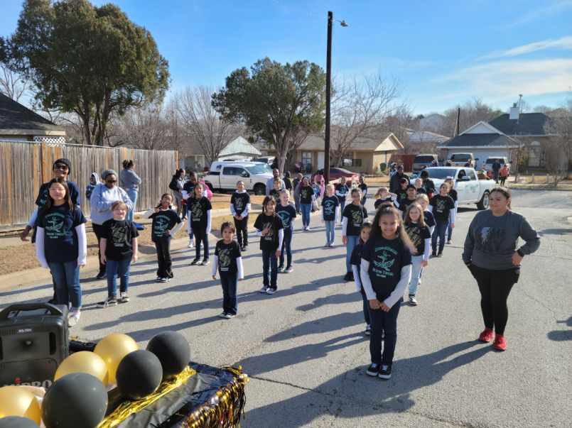GwenJackson2's tweet photo. Garland MLK Parade 2023. Steadham Elementary School Dancers and Steppers. https://t.co/uQiiIBaCFO