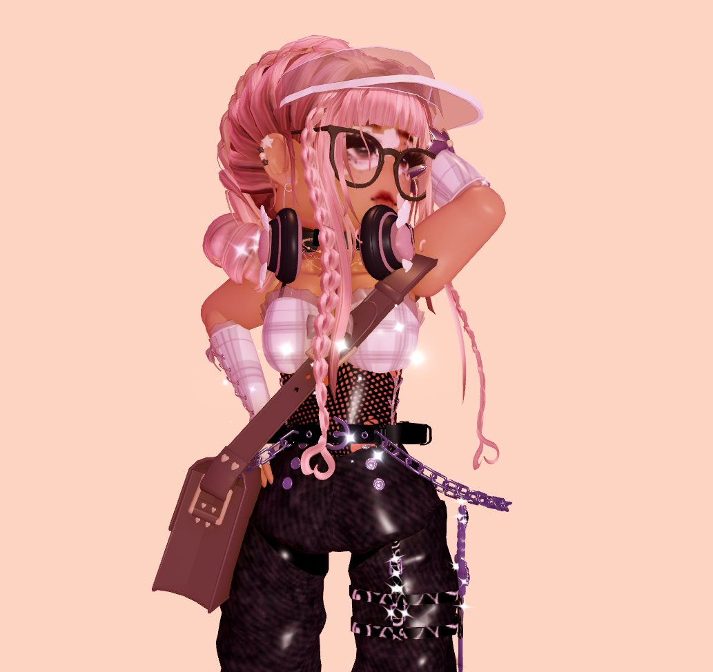 ✩°｡⋆⸜ 🎧

★ #royalehigh #rh #rhtc