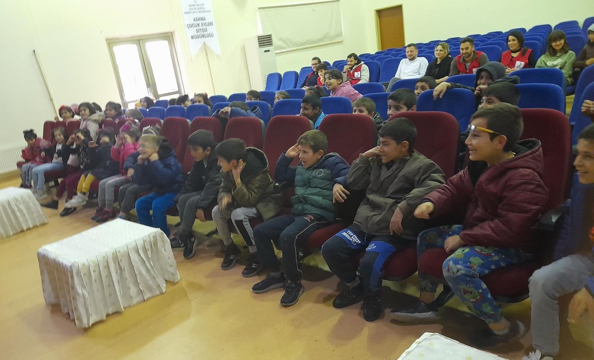 kizilaykadinck's tweet photo. Türk Kızılay Çukurova Kadın olarak Başkanımız Sn Ela Demirkol ve değerli gönüllülerimizle birlikte Sevgi Evleri'ndeki küçük kardeşlerimizle birlikte Hacivat Karagöz oyununu izledik. Birlikte eğlenceli bir gün geçirdik. İyi ki varsınız çocuklar 🥰 https://t.co/KE0Q0bv5yz