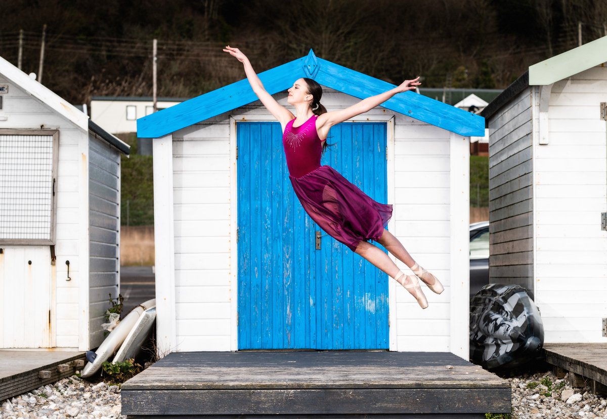 Snapperlen's tweet photo. Lyme Regis this morning with the wonderful Paige on the Cobb. https://t.co/gAxDz3JdT2