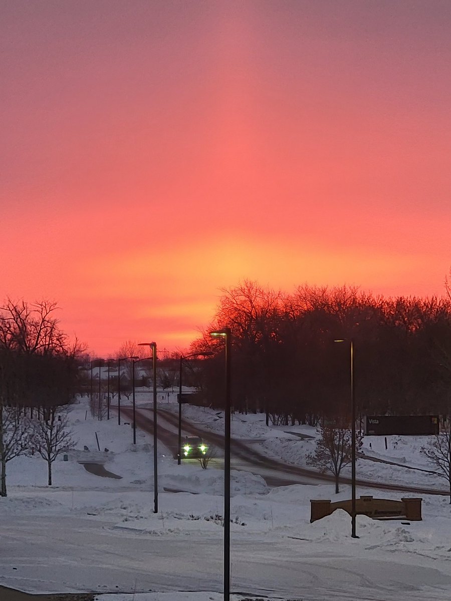 K_Em79's tweet photo. I'm in office today 😔 I hate having to go in, but I did get to see a beautiful sunrise on the way this morning. A silver lining, one could say 😊 https://t.co/vnxmY81z7n