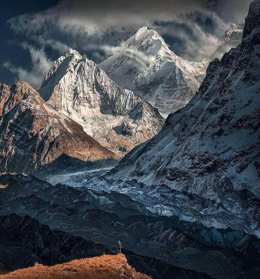 ✅️🇳🇵In search for the third highest mountain (Kanchenjunga - 8,586 metres) 

@maxrivephotography
#kathmandu #pokhara #nepalnow #wownepal #nepalisbeautiful  #kathmanduvalley #amazingnepal #buddha #lordbuddha #buddhism #monkeytemple #prayerflags #wanderlust #nepalguideinfo