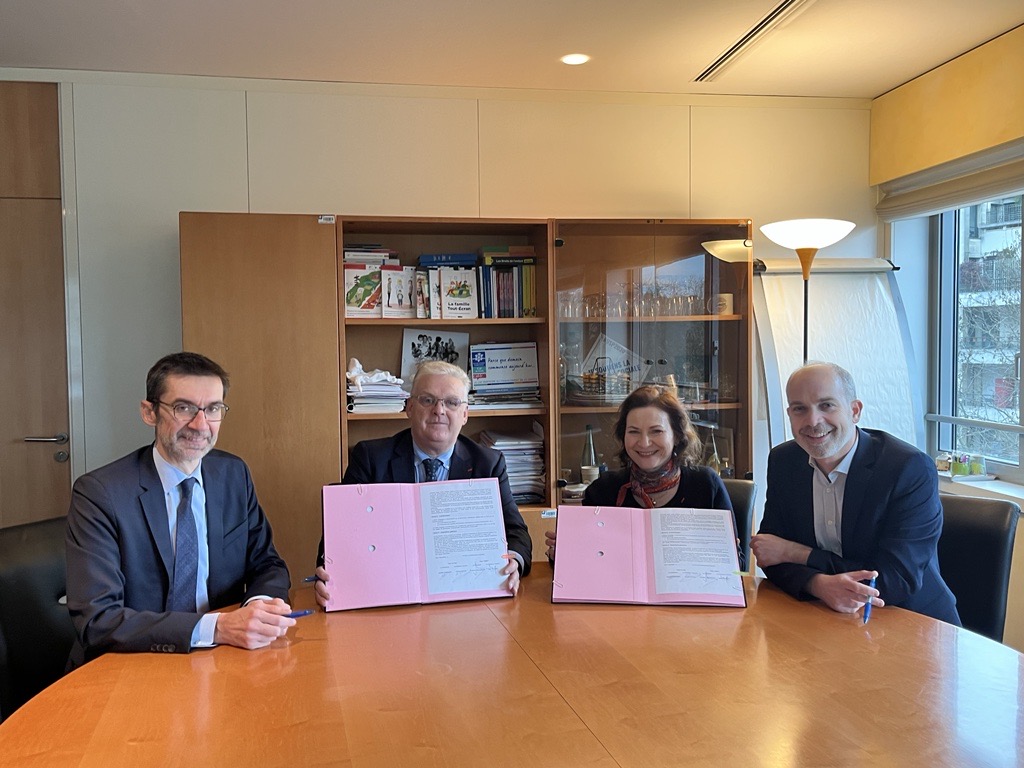 cnaf_actus's tweet photo. L'@ANCVacances et la @cnaf_actus signent une convention pour améliorer la complémentarité de leurs actions, notamment pour les aides aux vacances des jeunes de 18 à 25 ans, des personnes en situation de handicap, des familles résidant en Outre-mer.

📰👉 https://t.co/w9yAPz7wOO https://t.co/czyxrWxGGh