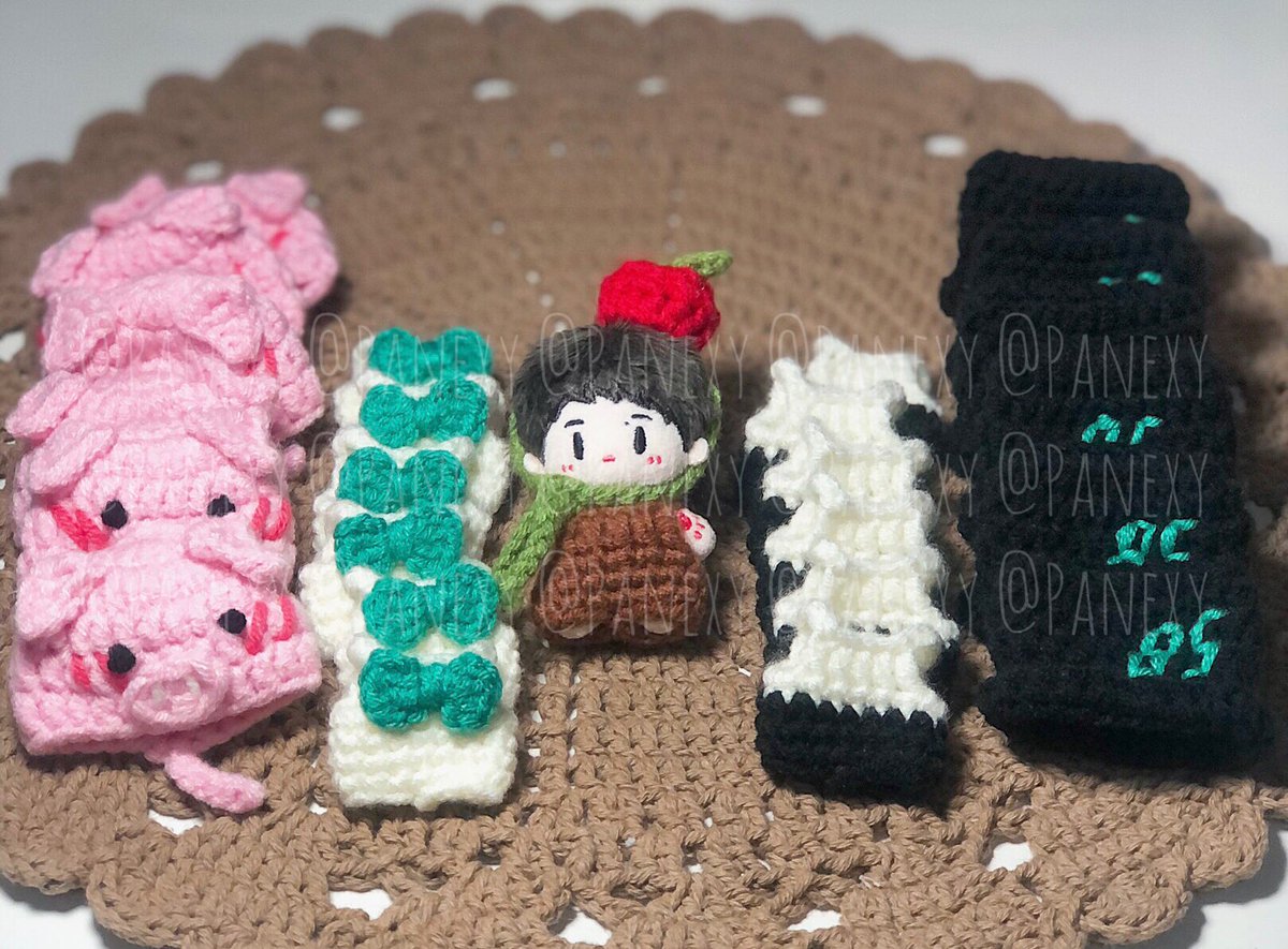 Panexy's tweet photo. ชุดล๊อตแรกเสร็จแย้วฮ่ะ 🥰 #ชุดตุ๊กตา5cm  #ชุดตุ๊กตาถัก https://t.co/UHRU0PVMTI