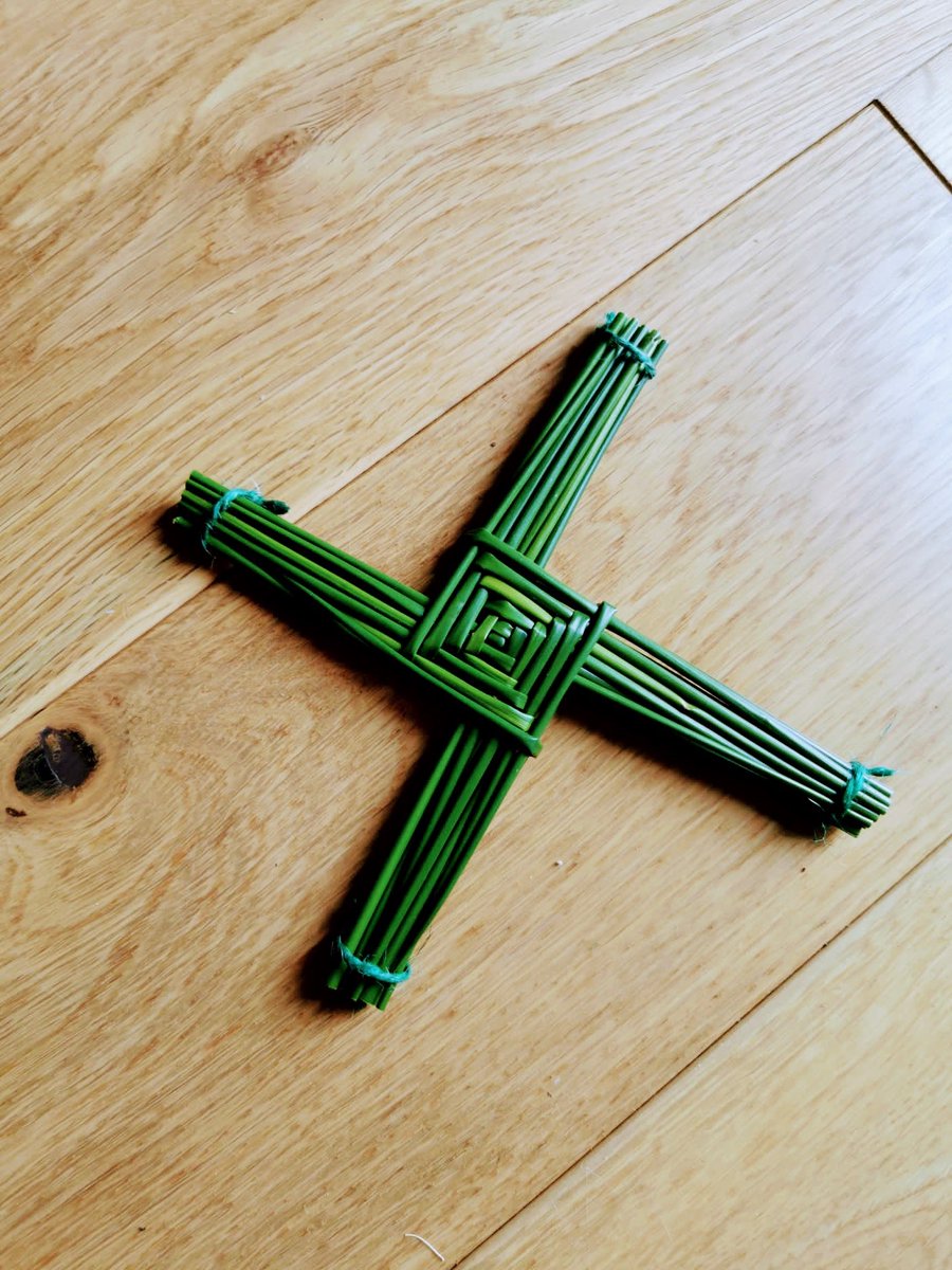 Morning cycle accompanied with the 1st sign of our #Imbolc sunrise amongst the rushes, they’ll come in handy later. As found a few precious moments sharing a #StBrigidsDay lunch with young hands teaching a 4 armed St Brigids cross, the true rushes to be cut on my 🚲 return home