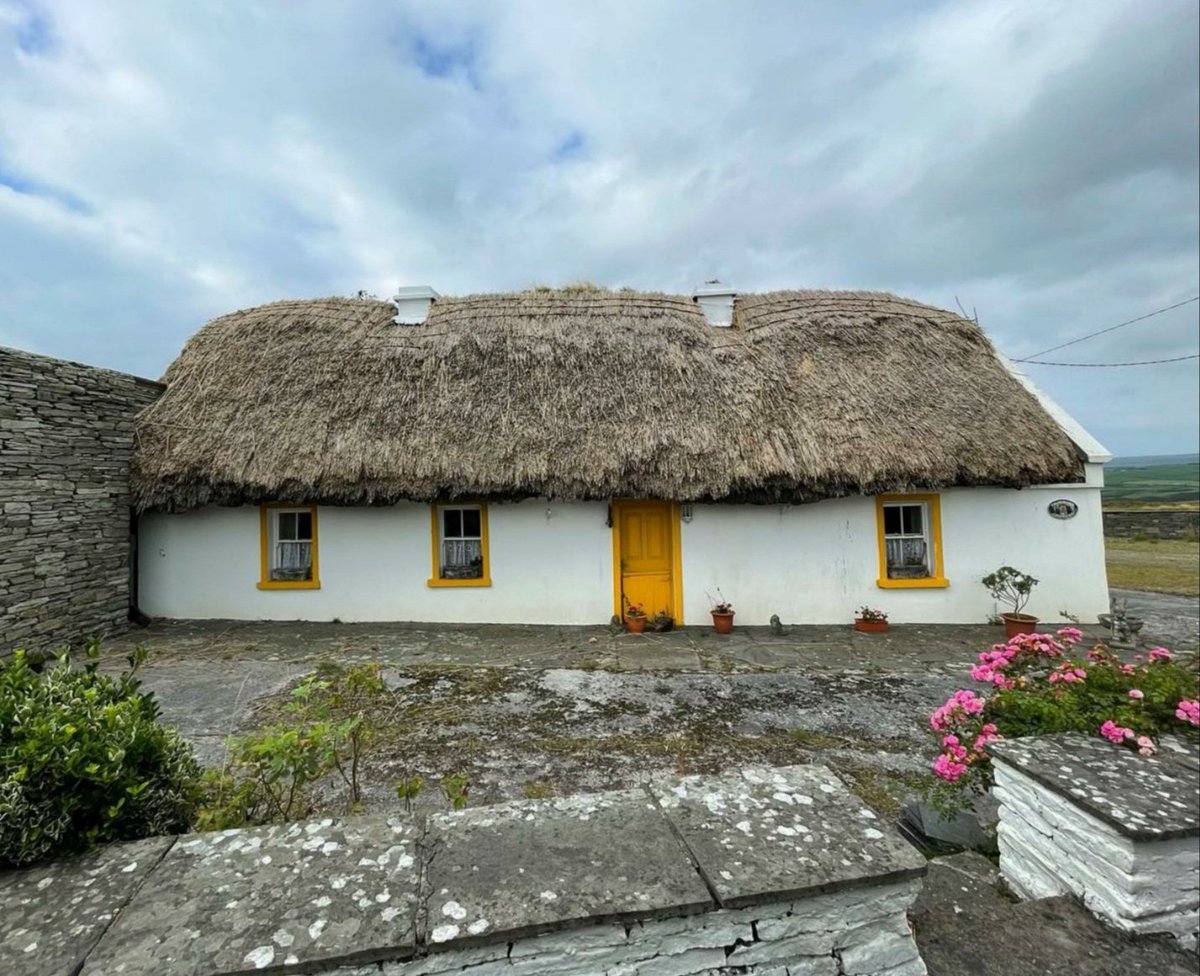 As we celebrate the feast of St Brigid, let us take a moment to acknowledge the vernacular homesteads that directly connect us with many of the customs and rituals woven through Lá Fhéile Bríde.

#heritage #LaFheileBride #StBrigidsDay #countyclare #ireland #irish #theburren