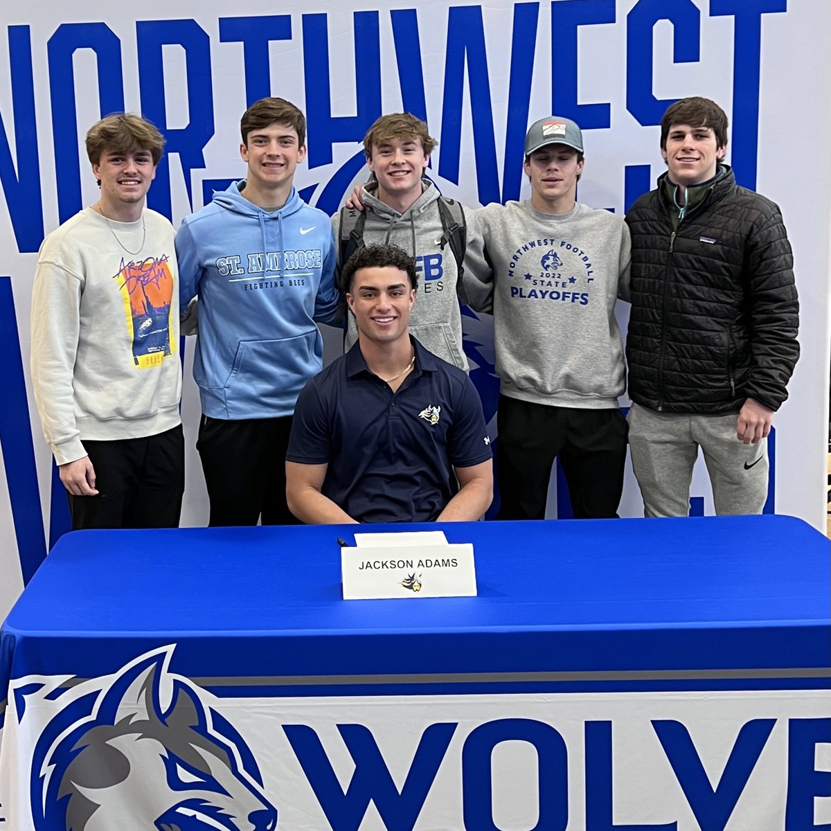 Put pen to paper, we locked in fr.📃🖊️#fighton #flyer #AGTG
<a href="/AugieFB/">Augustana Football</a> <a href="/WaukeeNWFB/">Waukee Northwest Wolves Football</a>
