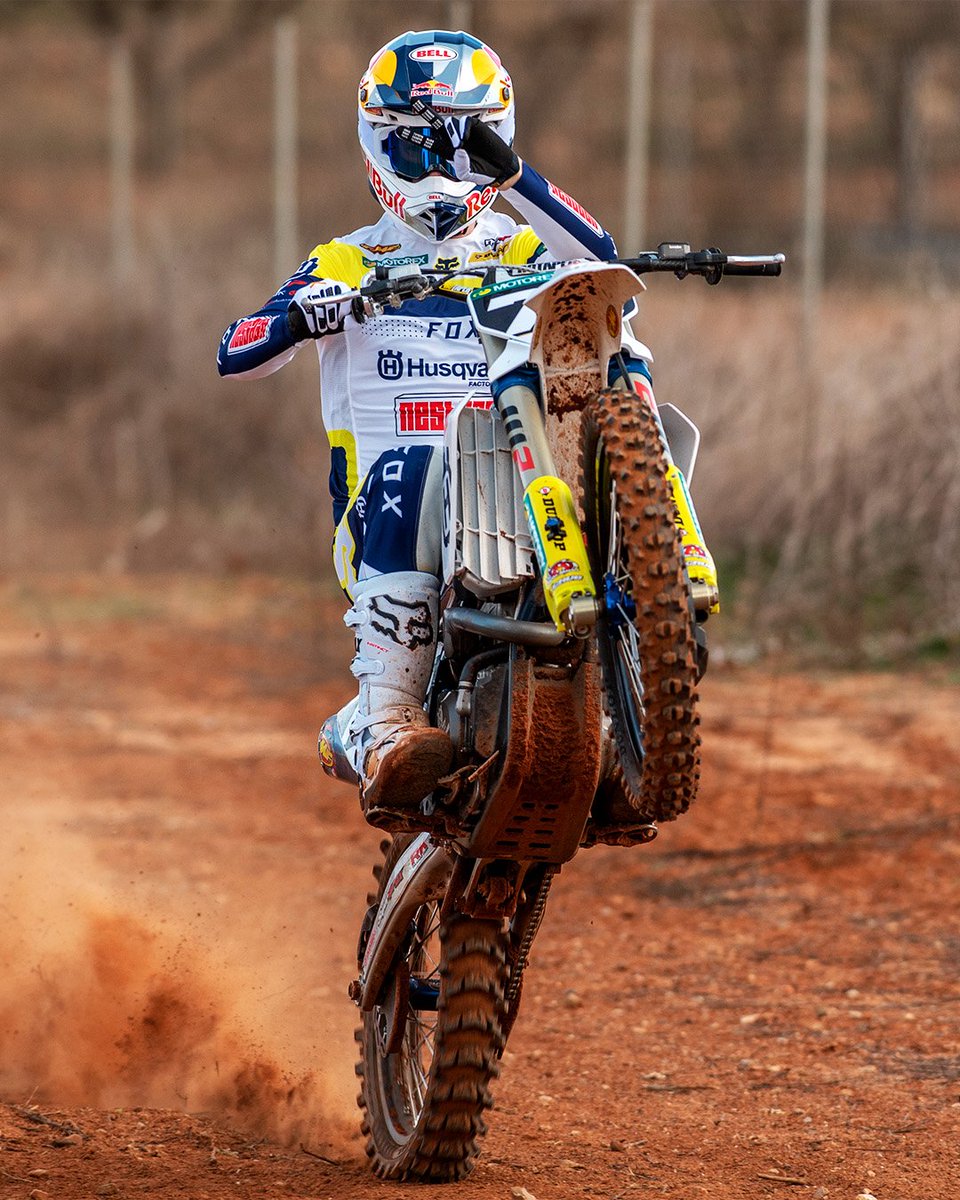 MotoMaster_'s tweet photo. Wheelies &amp; ✌️.
#MotoMaster #StoppingTheWorldsFastest https://t.co/jVjtttgPAM