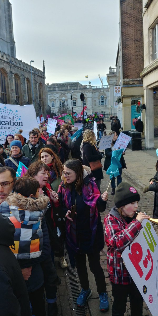 SimonBrignell's tweet image. Thousands hit the streets for the  Cambridge strike/march/rally.

Amazing turnout and atmosphere - we&apos;re going to win this! ✊🏻✊🏼✊🏾

#megastrike #strikemap #ucuRISING #SupportTheStrikes