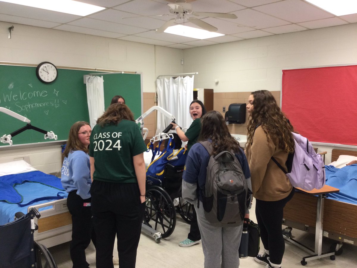 lhshealthtech's tweet photo. Sophomore tours begin. Welcome to Health Tech https://t.co/8psACA1J3M