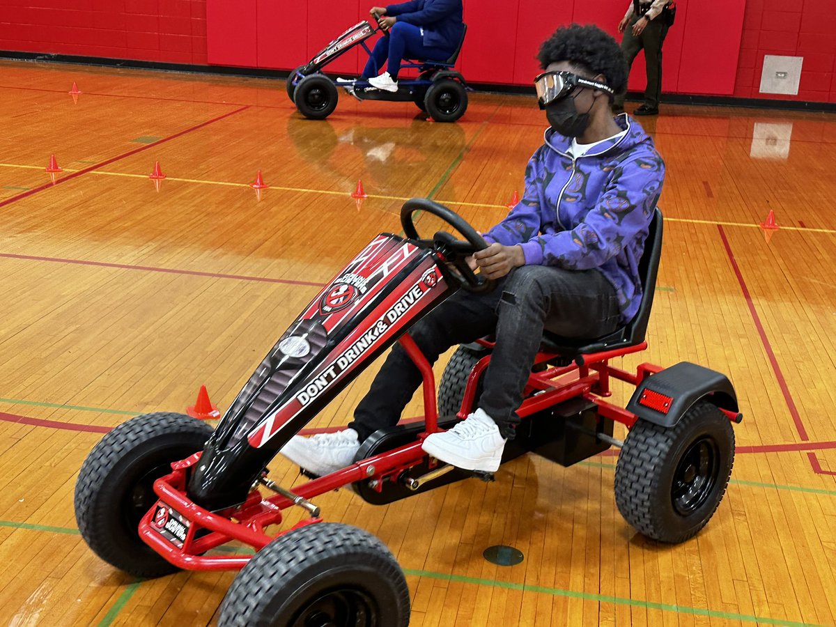 RTHSActivities's tweet photo. Thanks Mr. Daggy for hosting the @RichTownshipHS Dr Ed In School Field Trip for our scholars &amp; burgeoning drivers. Learning the effects of distracted driving, defensive driving strategy and real life lessons in a hands on setting. #LearningIsTheWork @RTHSPrincipals @RTHSacademies https://t.co/rkYSfImnmH