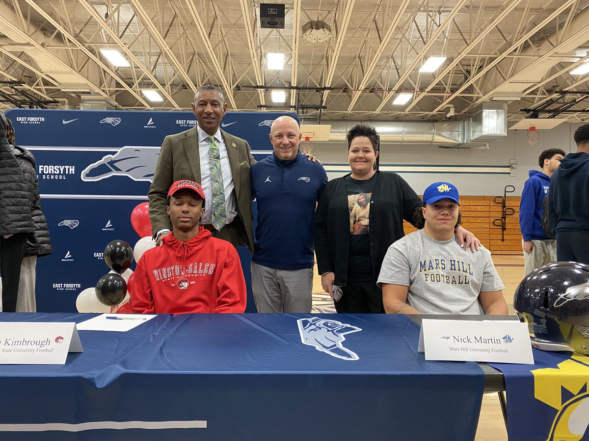 EFHS_Football's tweet photo. Congratulations @NickMartin_17 &amp; @kimbrough_zay #Dare2BGreat Good Luck at the Next Level!!! #BAD https://t.co/bkdGf3hSAZ