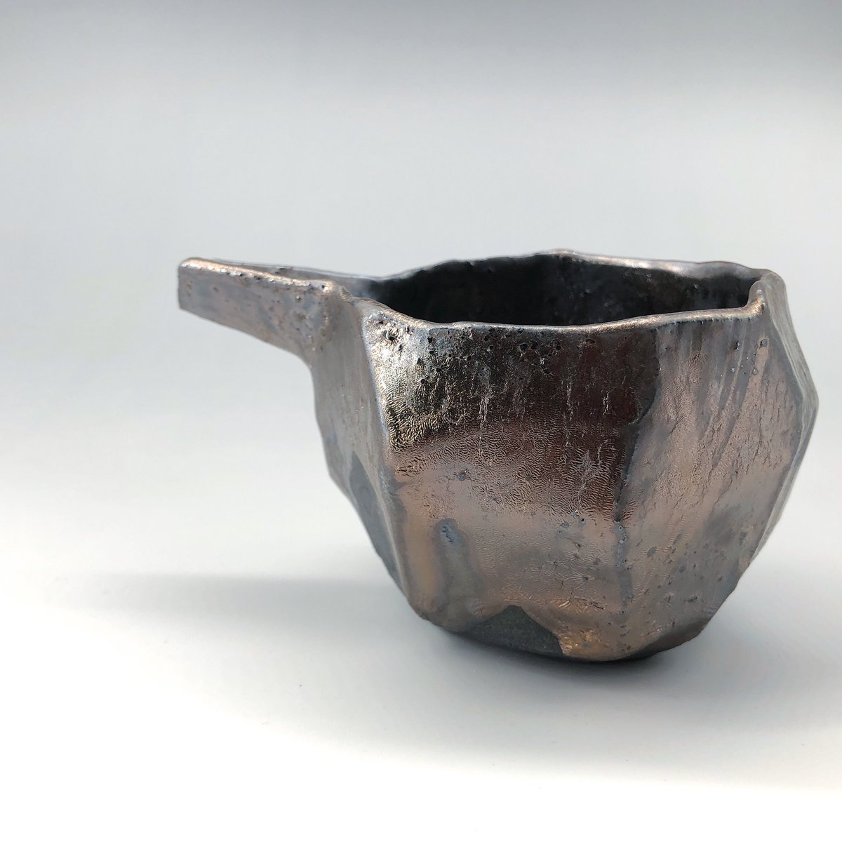 遺品整理◼️蔵から可愛らしい織部焼？と思われるお猪口、ぐい呑みが出