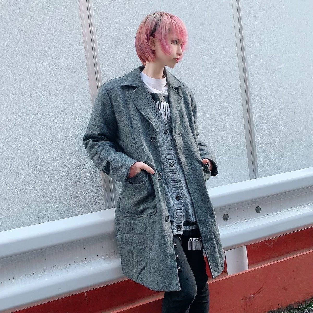 NieR_tokyo's tweet photo. 🎁本日〆切プレゼント企画🎁

高品質GRAY LONG COAT

ユニセックスアイテムです🐰

🎁3名様にプレゼント🎁

◼応募方法
フォロー(@NieR_tokyo) &amp; RT
◼締切〆  本日24時

※鍵垢の方も対象内です。

こちらの商品は〆切後販売予定となります。

是非ご参加ください🙇‍♂️🙇‍♀️ https://t.co/QkFquyQgK1