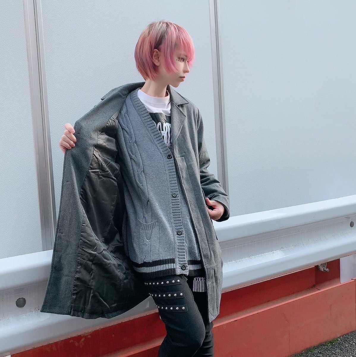 🎁本日〆切プレゼント企画🎁

高品質GRAY LONG COAT

ユニセックスアイテムです🐰

🎁3名様にプレゼント🎁

◼応募方法
フォロー(<a href="/NieR_tokyo/">NIER CLOTHING</a>) &amp; RT
◼締切〆  本日24時

※鍵垢の方も対象内です。

こちらの商品は〆切後販売予定となります。

是非ご参加ください🙇‍♂️🙇‍♀️