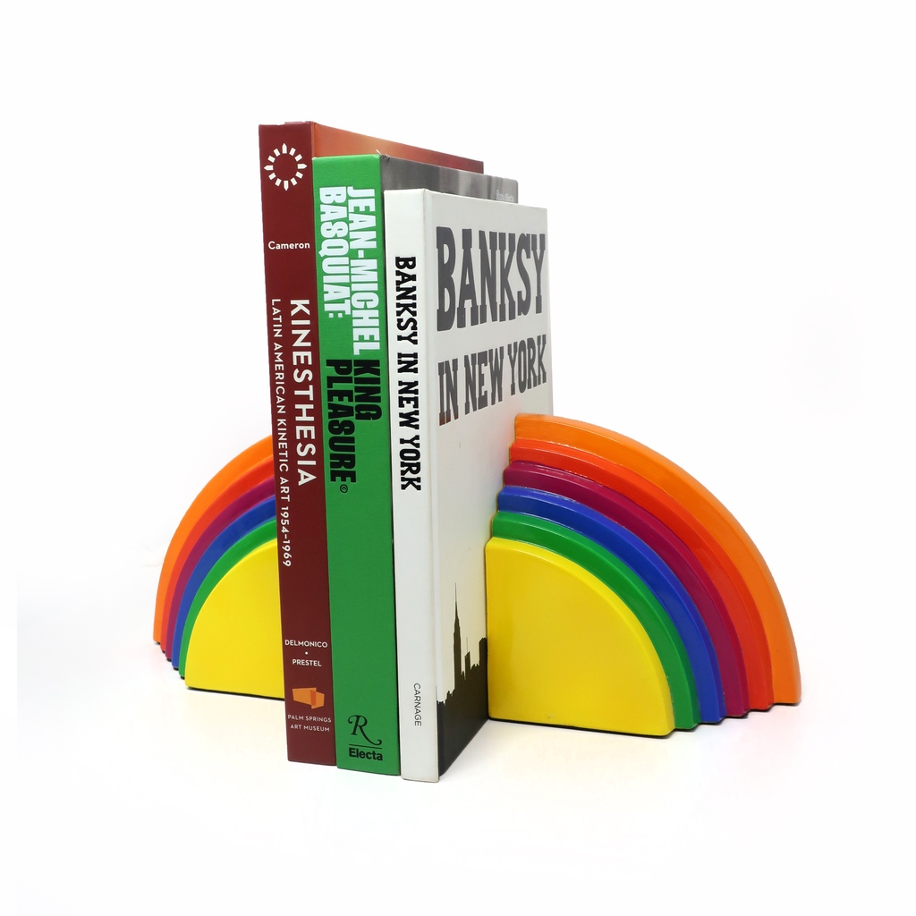 🌈📕🌈  

1980 Rainbow ceramic bookends by Fitz & Floyd

#fitzandfloyd #vintage #vintageceramics #interiordesign #interiorstyle #modernism #postmodern #midcentury #midcenturydesign #midcenturymodern #interior  #postmoderndesign #postmodernism
